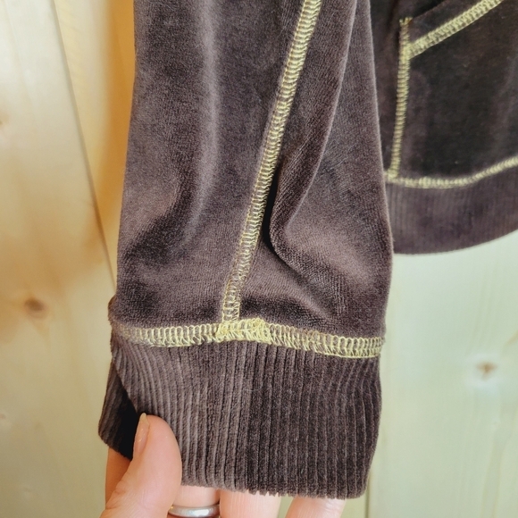 Vintage 2000s velour zip up hoodie - Picture 6 of 8